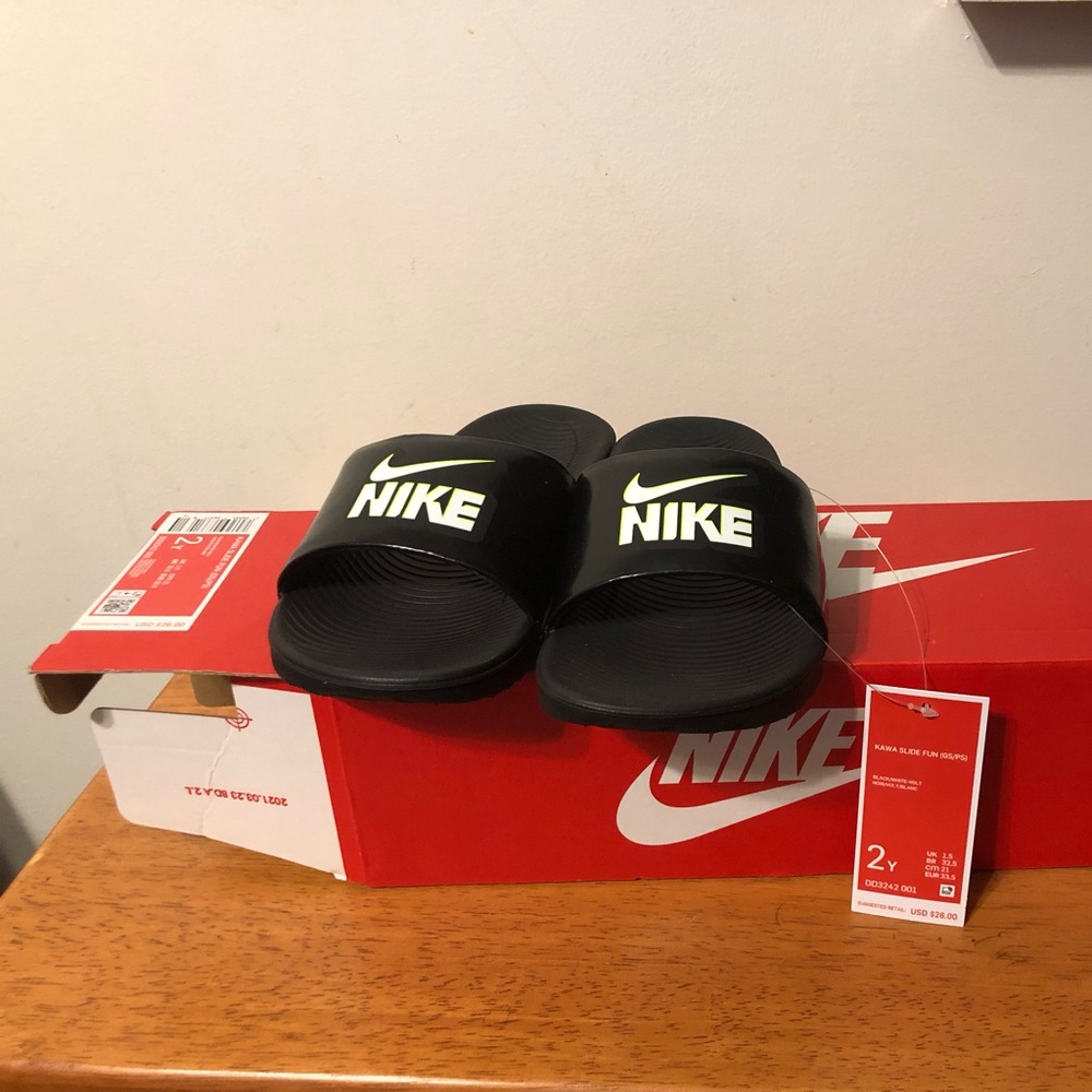 Nike slide  GS/PS